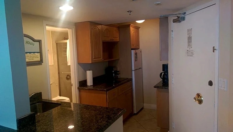 Beautifully decorated fully furnished Waterfront Studio in Miami Beach in Miami, Florida, United States — photo 3