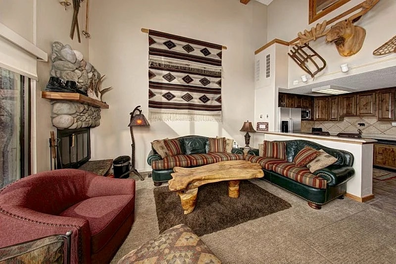 True Ski in and Ski Out Condo. Beautifully decorated with ski slope views. in Copper Mountain, Colorado, United States — photo 2