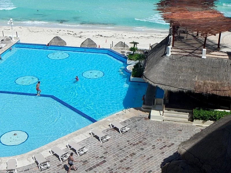Beachfront Condo in Cancun (3503)