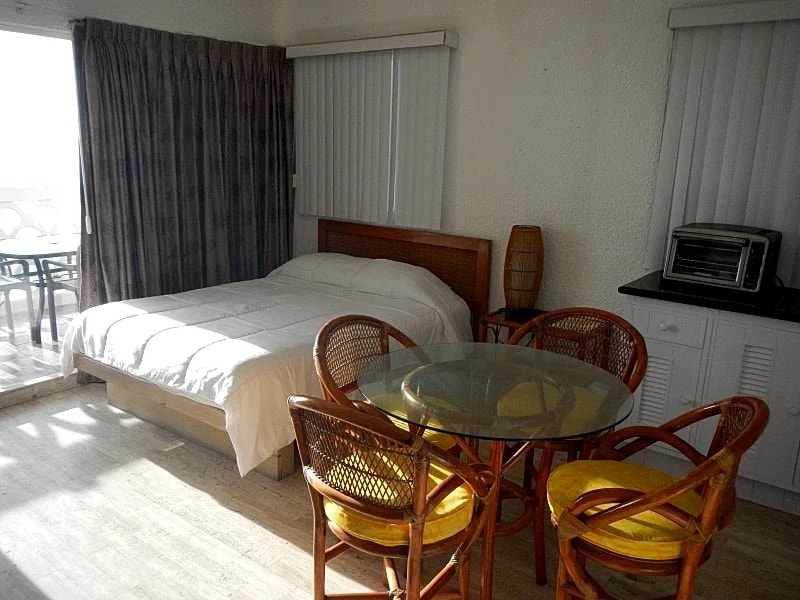 Beachfront Condo in Cancun in Cancun, Quintana Roo, Mexico — photo 3