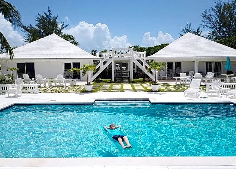 12 Acre Beachfront Estate w/Pool, Tot. Privacy, Full-Service Option for COVID