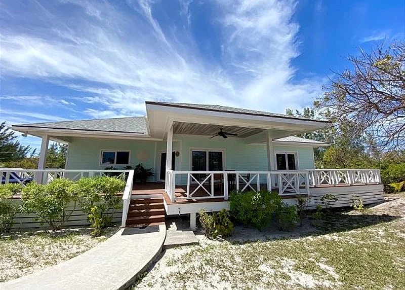 Beautiful New Home on Prestigious Banks Road, Short Walk to Beach and Tippys