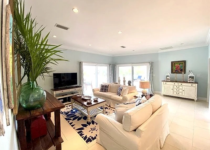 Beautiful New Home on Prestigious Banks Road, Short Walk to Beach and Tippys in Eleuthera, Bahamas — photo 2