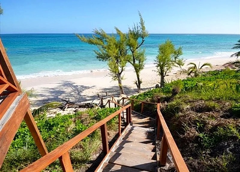 Beachfront Cottage with 50 Mile Ocean View and Pool Access in Eleuthera, Bahamas — photo 3