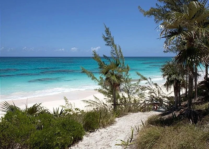 Newly Renovated Beachfront Estate w/ Pool, Privacy, Secluded Pink Beach in Eleuthera, Bahamas — photo 5