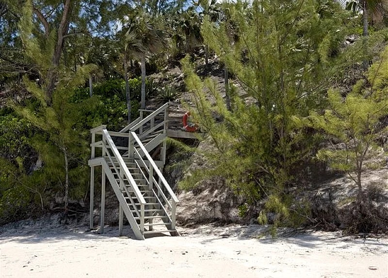 Newly Renovated Beachfront Estate w/ Pool, Privacy, Secluded Pink Beach in Eleuthera, Bahamas — photo 4