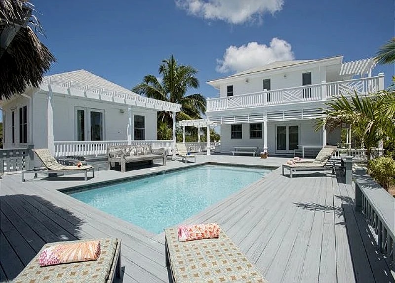 4-Acre Estate on Banks Rd, House & Guest cottage, Pool, Calm Protected Beach