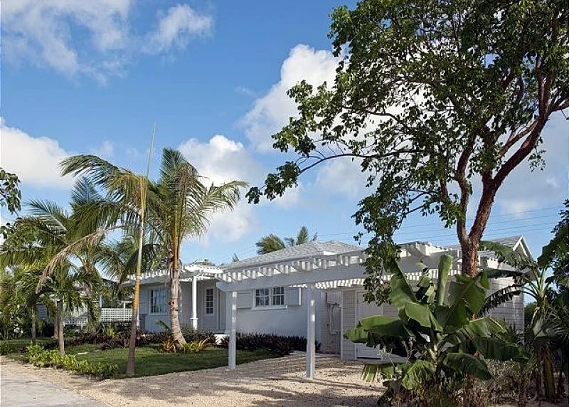 New Hilltop House With Private Pool ,Generator,Close to Town and Beach