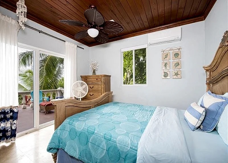 Stunning Beachfront House, Walk to Tippys! Pool Table, Foosball, NEW POOL! in Eleuthera, Bahamas — photo 5