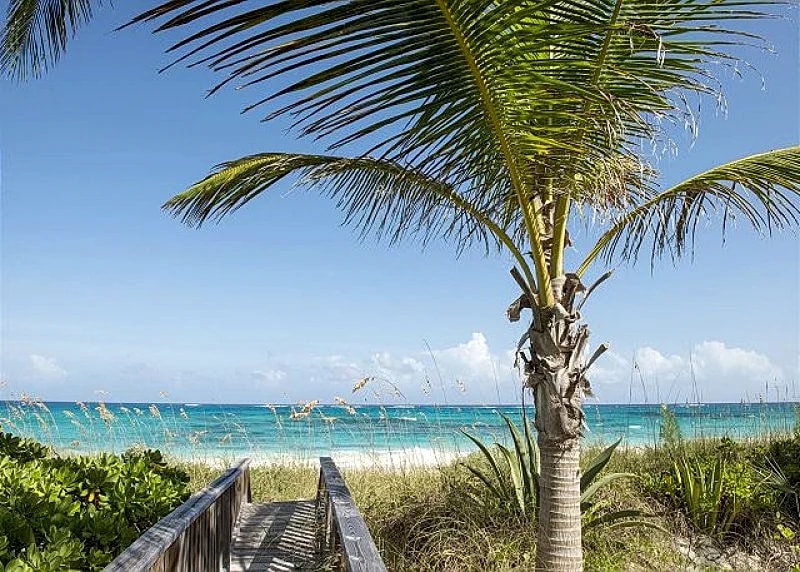 PRIVATE BEACHFRONT ESTATE WITH POOL ON MILES-LONG PINK-SAND BEACH in Eleuthera, Bahamas — photo 3