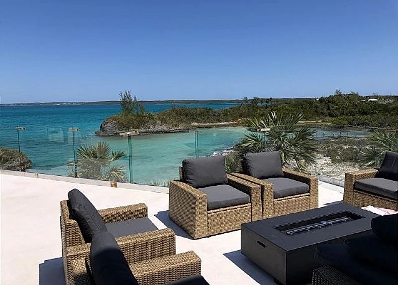 Spectacular Beachfront Estate on Calm Caribbean Cove; Private Beach, Htd.Pool in Eleuthera, Bahamas — photo 4
