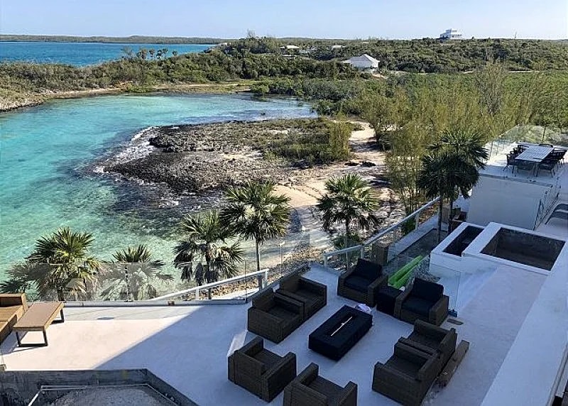 Spectacular Beachfront Estate on Calm Caribbean Cove; Private Beach, Htd.Pool in Eleuthera, Bahamas — photo 3
