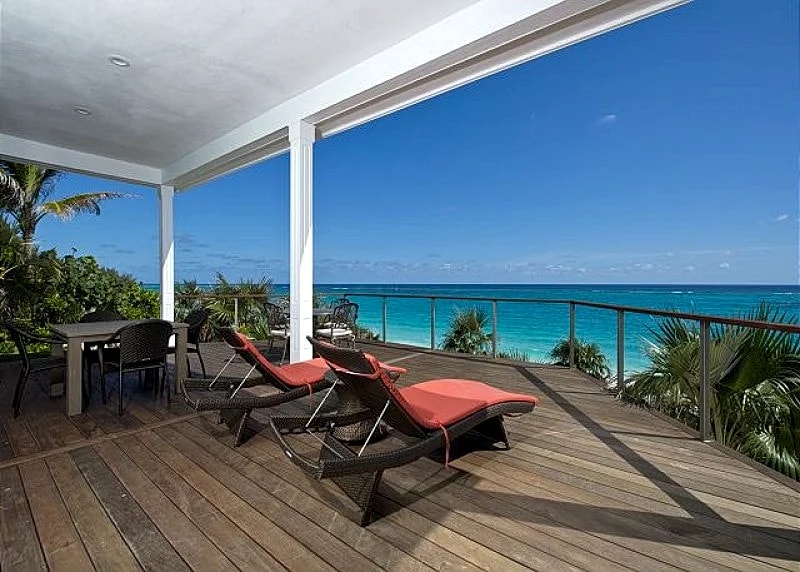 New and Luxurious Beachfront House W/ Private Pool On Prestigious Banks Road in Eleuthera, Bahamas — photo 3