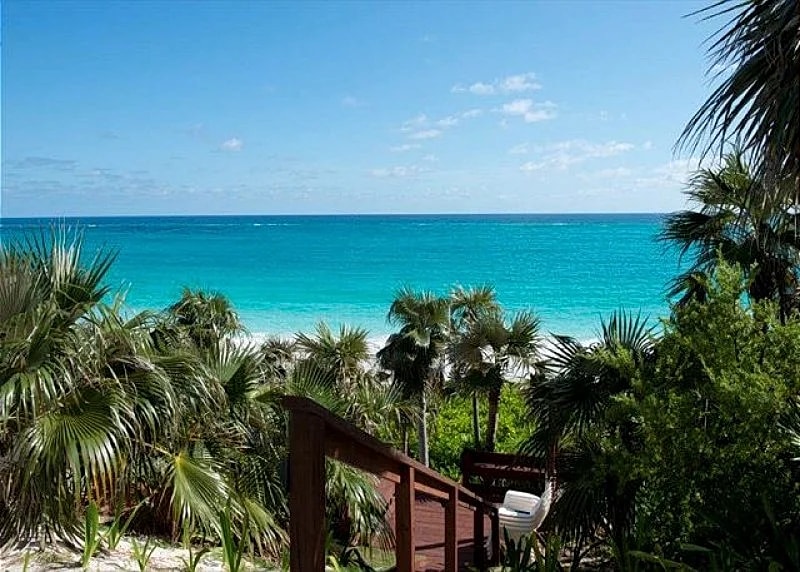 New and Luxurious Beachfront House W/ Private Pool On Prestigious Banks Road in Eleuthera, Bahamas — photo 2
