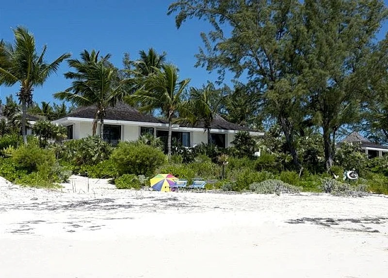 Private Beachfront House on Exclusive Windermere Island. in Eleuthera, Bahamas — photo 2