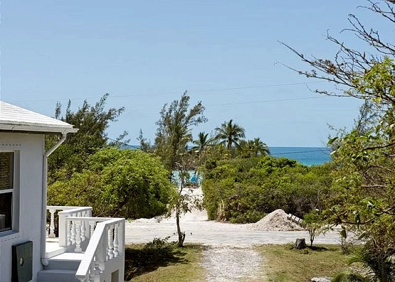 Cozy Cottage steps from Rainbow Bay Beach; Tennis Court in Eleuthera, Bahamas — photo 4