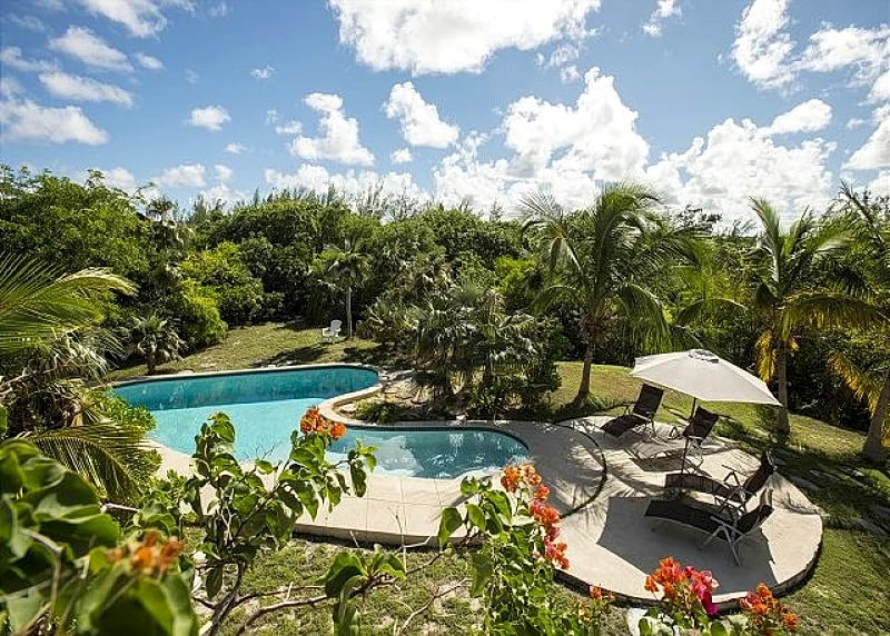 Private Beach Cottage with Heated Pool, Kayaks, Bikes