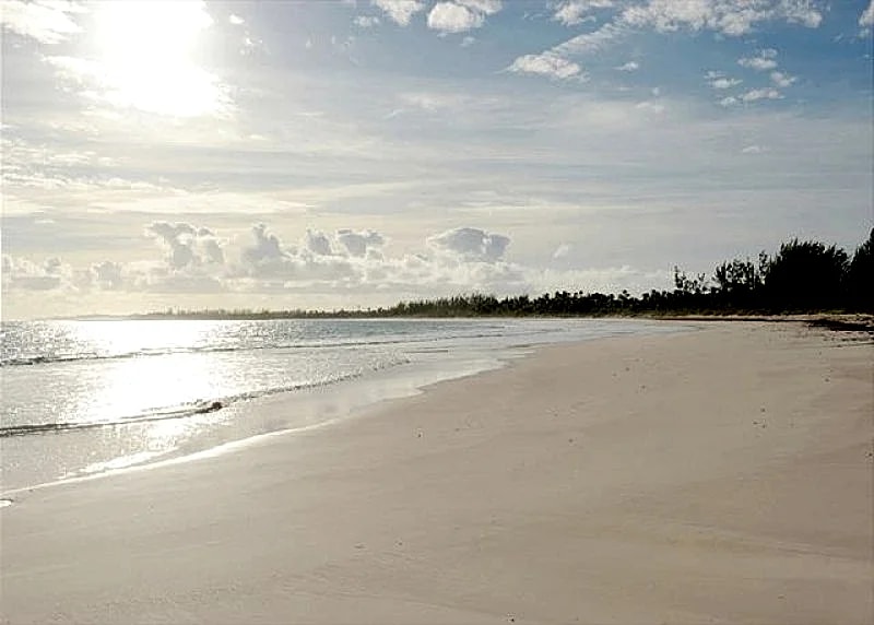 Stylish Beachfront Estate at French Leave Beach,Walk to Town,NEW PRIVATE POOL in Eleuthera, Bahamas — photo 5