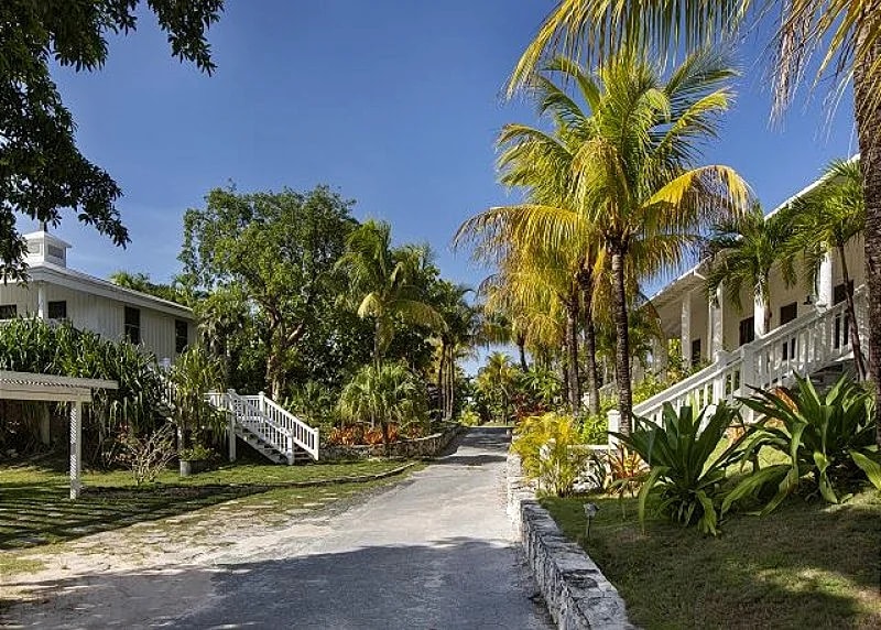 Private 10-Acre Beachfront Estate w/Heated Pool, Tennis Court, Walk to Tippys in Eleuthera, Bahamas — photo 2