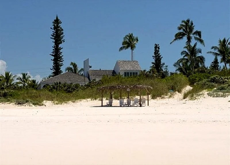 Enchanting Light-Filled Villa Directly on French Leave Beach in Eleuthera, Bahamas — photo 2