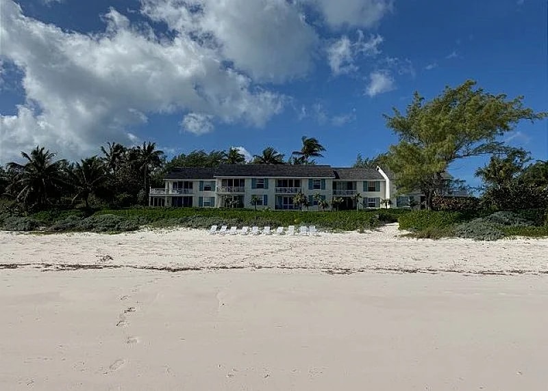 Stylish Condo Directly on Windermere Beach – Pool, Tennis, Gym in Eleuthera, Bahamas — photo 5