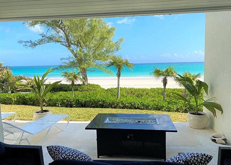 Stylish Condo Directly on Windermere Beach – Pool, Tennis, Gym