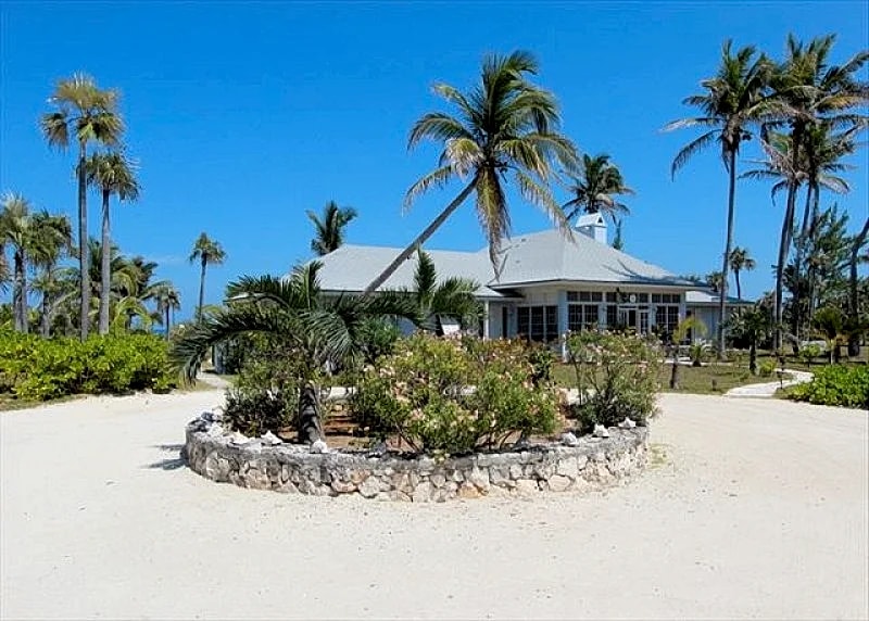 Grand Beachfront Estate on Five Private Acres w/ Kayaks, Hammocks, Snorkeling
