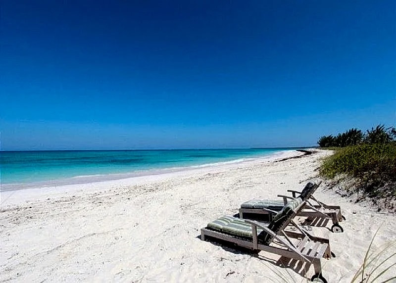 Grand Beachfront Estate on Five Private Acres w/ Kayaks, Hammocks, Snorkeling in Eleuthera, Bahamas — photo 5