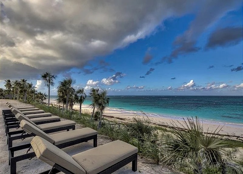 New Luxury Beachfront Villa with Private Pool, Resort Privileges