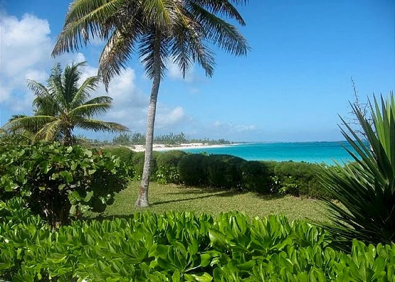 Secluded Pink Sand Beachfront Estate W/ Main House and Guest Cottage in Eleuthera, Bahamas — photo 2
