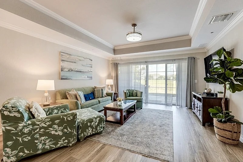 3 Bed Condo in Reunion Resort Backing Onto Golf Course 6 Miles to Disney