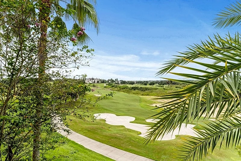 Stunning Golf Course Views! Luxury Condo Just Minutes To Disney! in Kissimmee, Florida, United States — photo 5