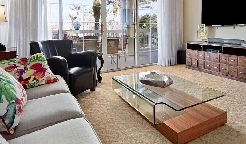 Classic Condo | One Of Closest Buildings To Reunion's Waterpark