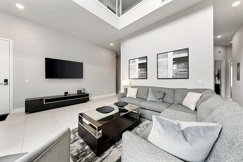 Spectrum Joy | 5 bed, 4 bath | Townhome | Near Attractions