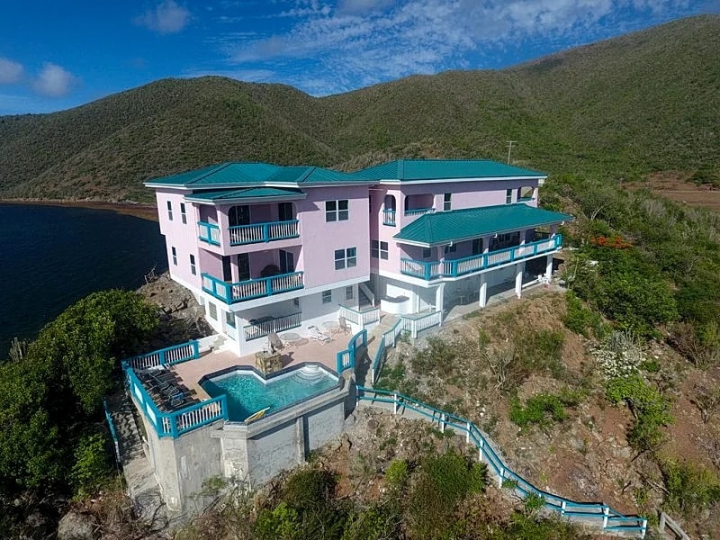 South Sound Luxury Waterfront Villa in Private Secluded Area RATES 4-14 PERSONS