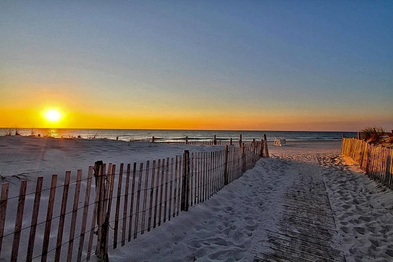 Ocean front four bedrooms two bath, accommodating ten in Seaside Park, New Jersey, United States — photo 5