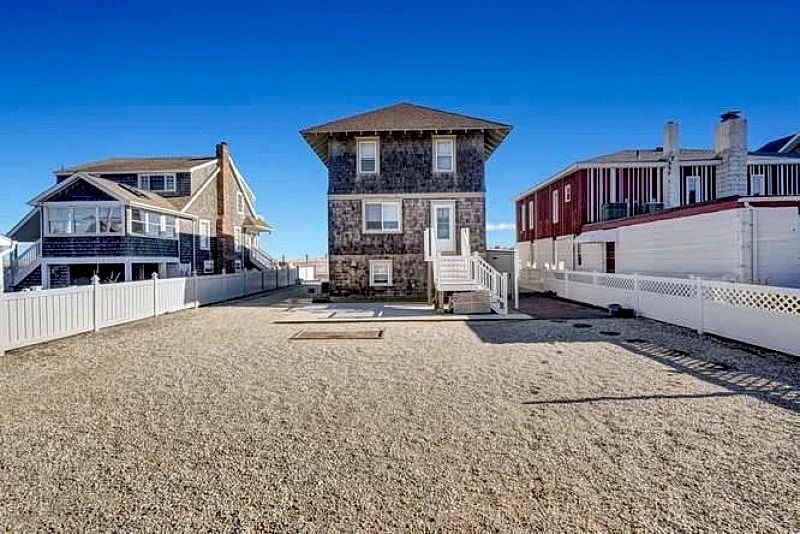 Ocean front four bedrooms two bath, accommodating ten in Seaside Park, New Jersey, United States — photo 3