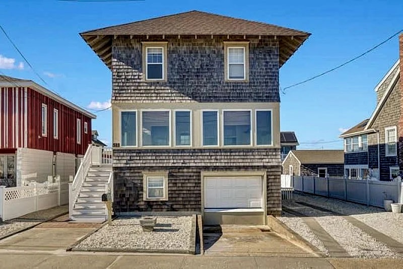 Ocean front four bedrooms two bath, accommodating ten in Seaside Park, New Jersey, United States — photo 2