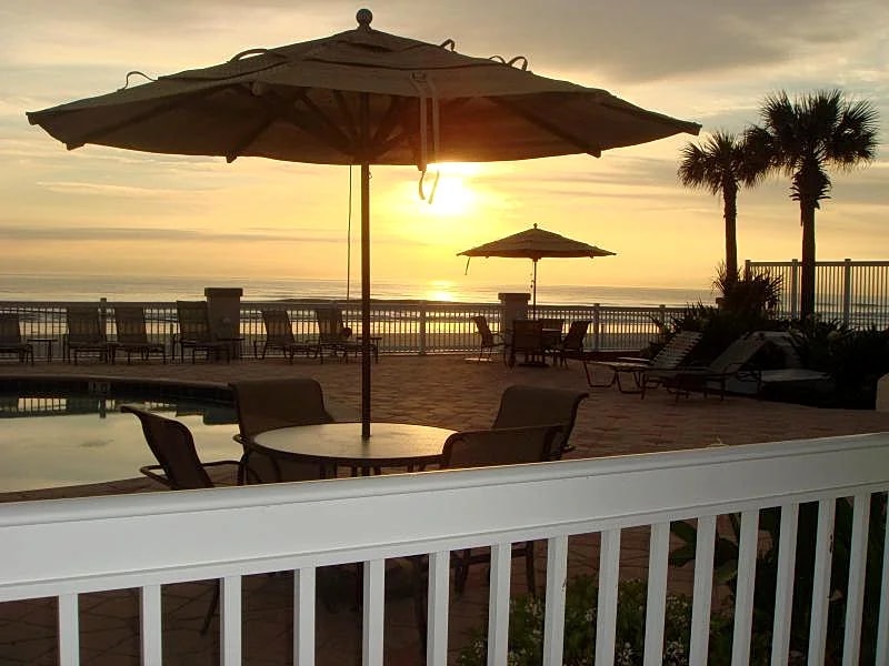 Oceanfront Suite, Daytona Beach Ground Level and a Breathtaking Ocean View.