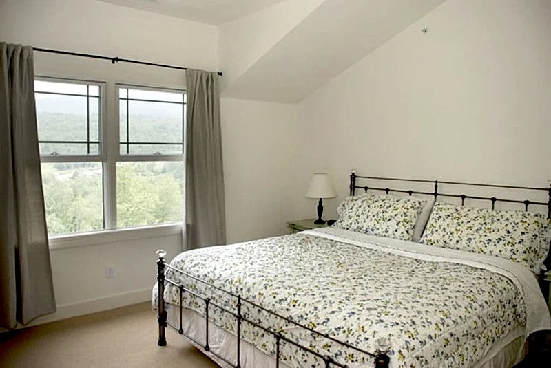Four Seasons Condo Perched on Slope of Hunter Mountain in Hunter, New York, United States — photo 2