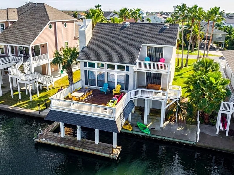 5? Waterfront paradise! Bikes/kayaks! Underwater fishing light. Kid/pet safe!