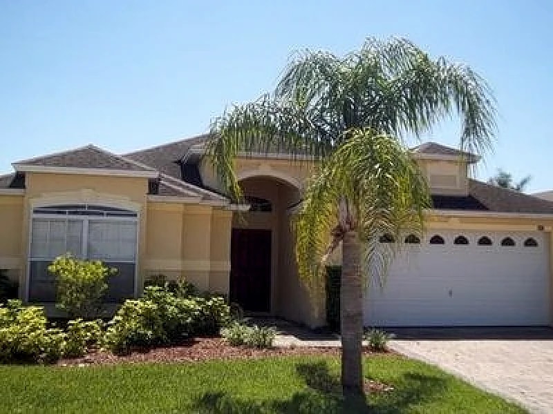 South Facing Pool, no rear neighbors, 4 bed 3 full baths