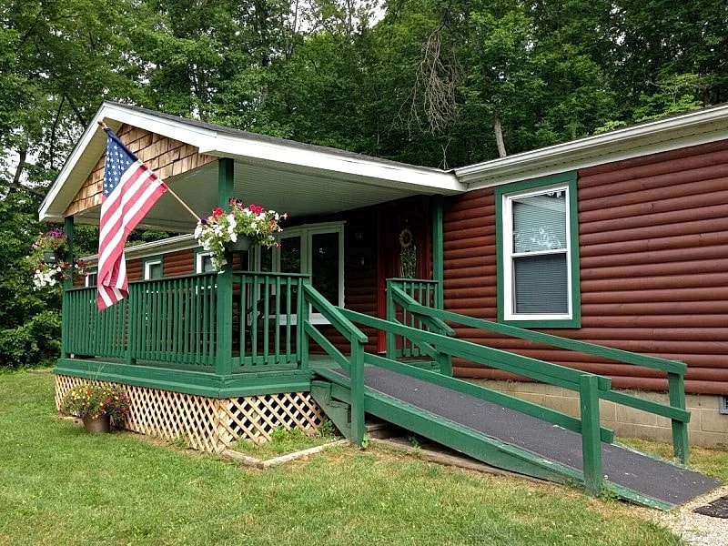 Spacious Bobcat Cabin, 30 mins from Hocking Hills in Nelsonville, Ohio, United States — photo 3
