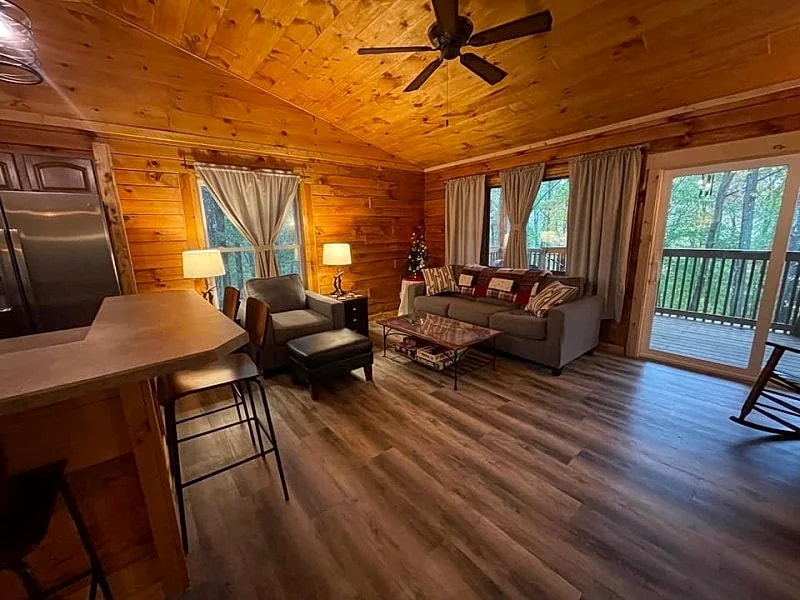 Luxury Cavalier Log Cabin in Hocking Hills with Hot Tub in Logan, Ohio, United States — photo 3