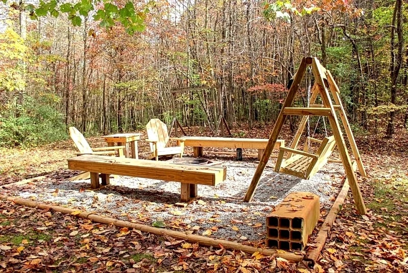 Secluded Log Cabin near Hocking Hills with Hot Tub in Nelsonville, Ohio, United States — photo 2