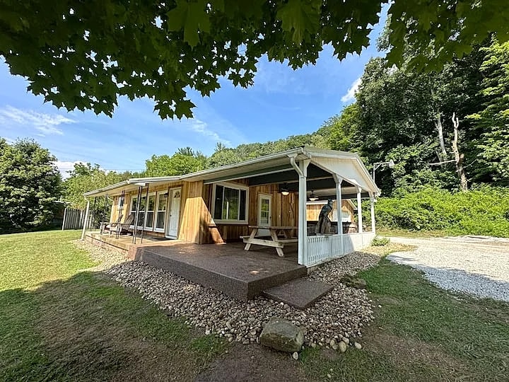 Lovely Blue Jay Cabin | 30 mins from Hocking Hills