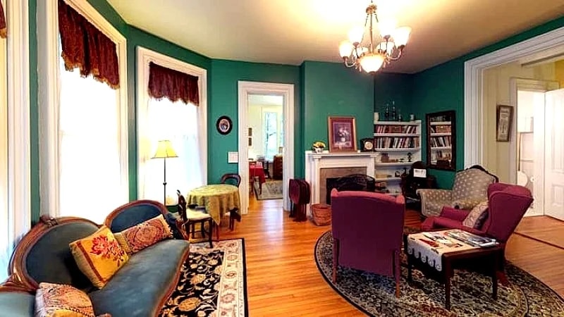 Hyde House Lilac Suite near Hocking Hills in Nelsonville Oh in Nelsonville, Ohio, United States — photo 2
