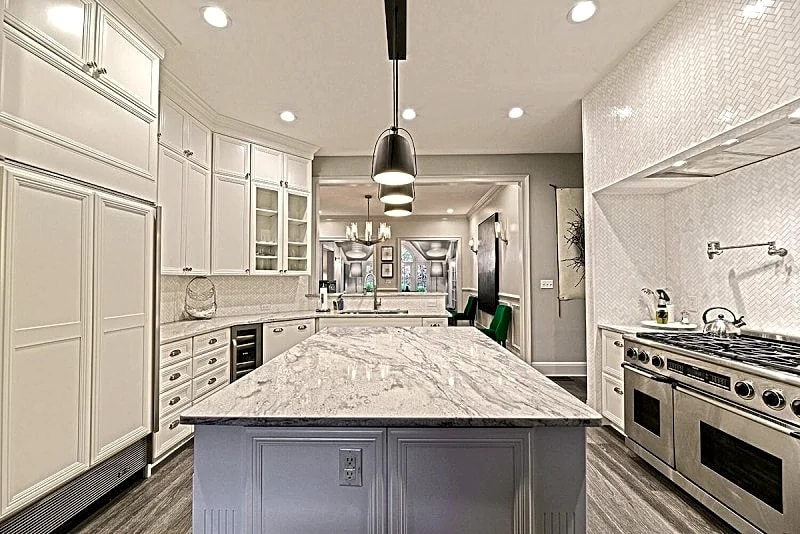 Luxury 3 Kng, 1 Qn, 4.5 Bth, Gourmet Kitchen, Pavilion w/Fireplace, Pond in Asheville, North Carolina, United States — photo 5