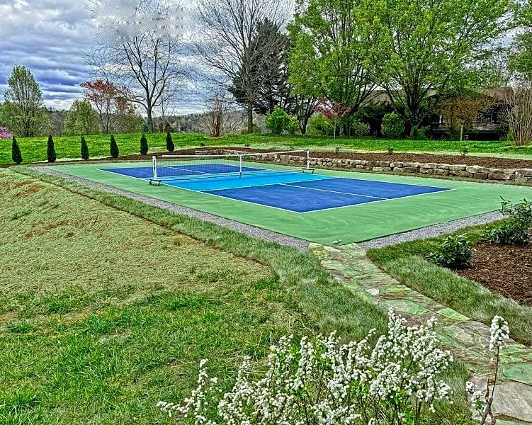 AMAZING 2 Kng, 2 Qn, 4.5 Bth, Pickle Ball, Hot Tub » Ten Acre Wood in Asheville, North Carolina, United States — photo 2