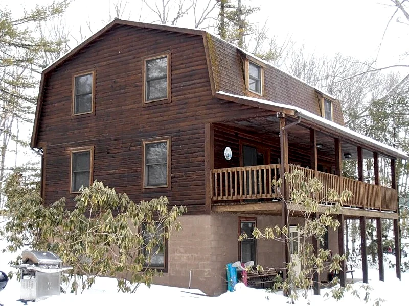 Lakefront Log Home w/ Dock Slip – 30% Weekly Discount - Excl. Summer